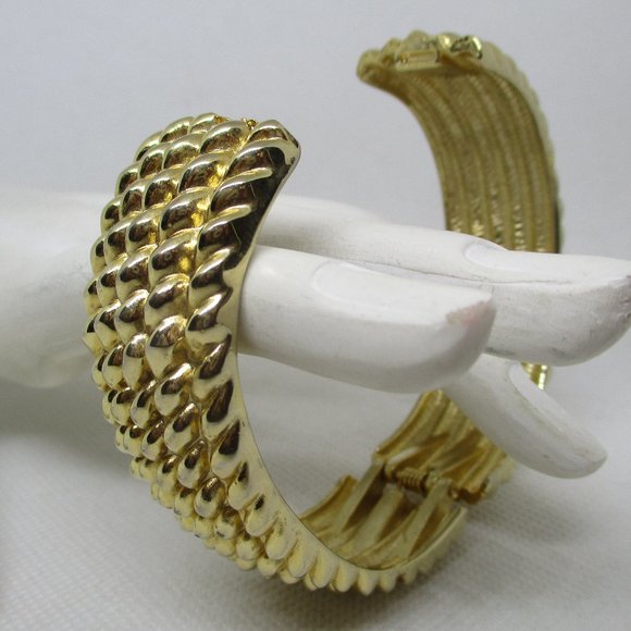 Heavy Weight Rope Design Clamper Bracelet Gold Tone Texted Rope Design 3-D* - Picture 9 of 10